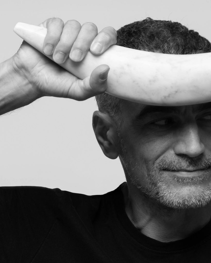 Michele Venisti con il mortaio Tritatauro sulla fronte